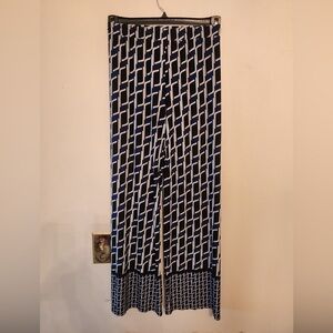 Monteau Los Angeles Size small White, Blue & Black Super Soft Wide Leg Pants